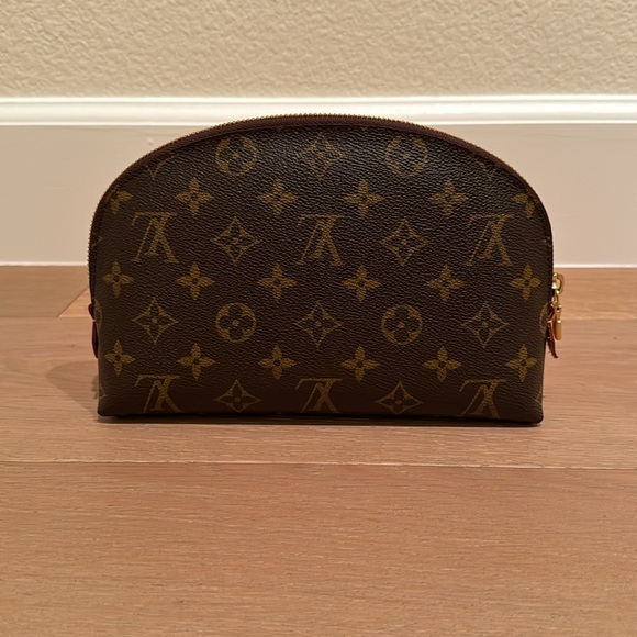 Louis Vuitton GM Cosmetic Pouch - Picture 3 of 12